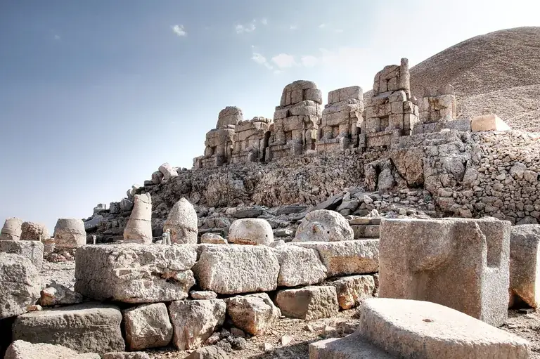 Nemrut Dağı heykelleri